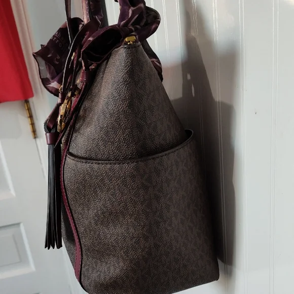 Michael Kors Brown and Burgundy Tote Bag - Picture 3 of 15